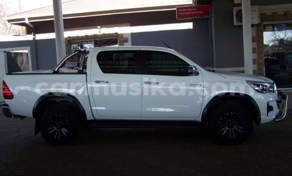 Tenga Tsaru Toyota Hilux Chena Mota in Beitbridge in Matabeleland South Tenga Tsaru Toyota Hilux Chena Mota in Beitbridge in Matabeleland South