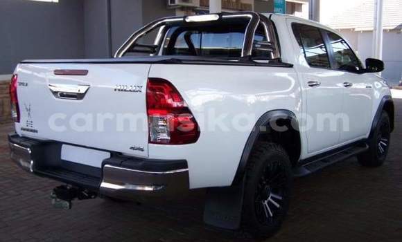 Tenga Tsaru Toyota Hilux Chena Mota in Beitbridge in Matabeleland South Tenga Tsaru Toyota Hilux Chena Mota in Beitbridge in Matabeleland South