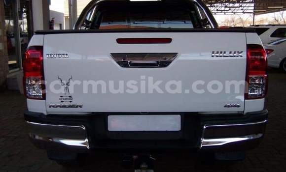 Tenga Tsaru Toyota Hilux Chena Mota in Beitbridge in Matabeleland South Tenga Tsaru Toyota Hilux Chena Mota in Beitbridge in Matabeleland South