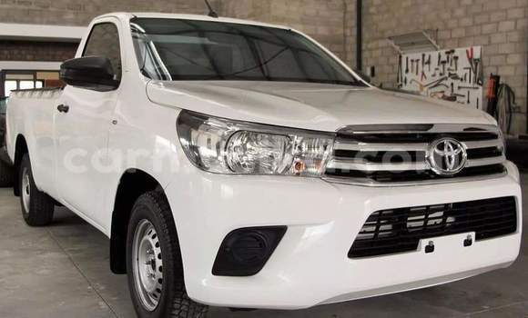 Tenga Tsaru Toyota Hilux Chena Mota in Beitbridge in Matabeleland South