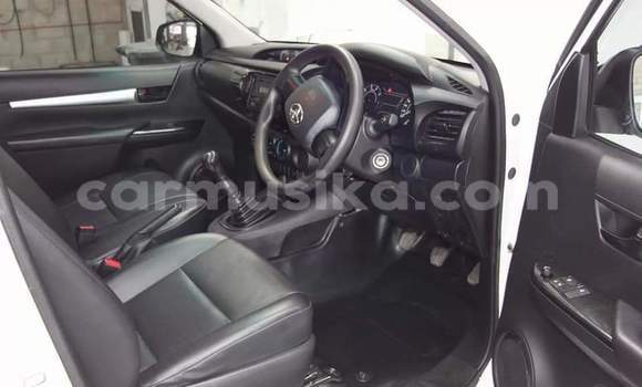 Tenga Tsaru Toyota Hilux Chena Mota in Beitbridge in Matabeleland South Tenga Tsaru Toyota Hilux Chena Mota in Beitbridge in Matabeleland South