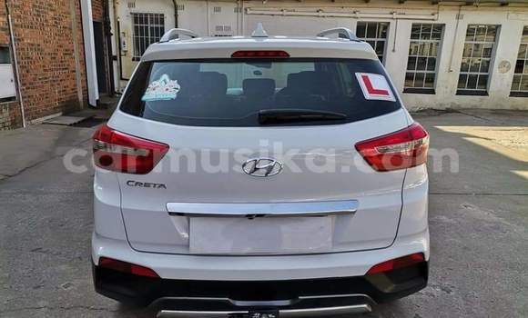 Buy Used Hyundai Tucson White Car in Beitbridge in Matabeleland South Buy Used Hyundai Tucson White Car in Beitbridge in Matabeleland South
