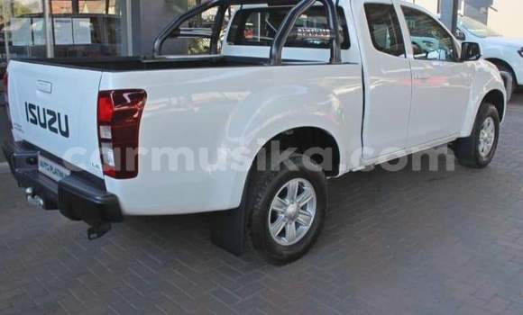 Buy Used Isuzu KB White Car in Beitbridge in Matabeleland South Buy Used Isuzu KB White Car in Beitbridge in Matabeleland South
