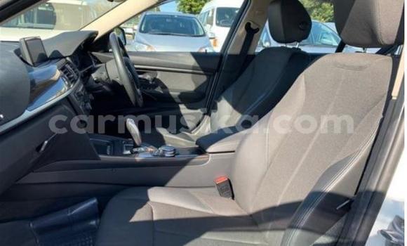 Acheter Occasion Voiture BMW 3–Series Blanc à Beitbridge, Matabeleland South Acheter Occasion Voiture BMW 3–Series Blanc à Beitbridge, Matabeleland South
