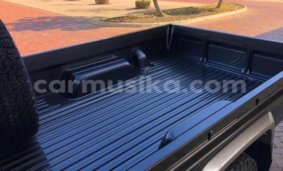 Acheter Occasion Voiture Toyota Land Cruiser Noir à Beitbridge, Matabeleland South Acheter Occasion Voiture Toyota Land Cruiser Noir à Beitbridge, Matabeleland South