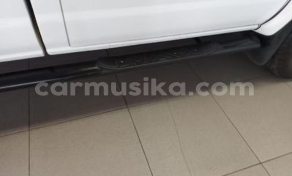 Acheter Occasion Voiture Nissan Hardbody Blanc à Beitbridge, Matabeleland South Acheter Occasion Voiture Nissan Hardbody Blanc à Beitbridge, Matabeleland South