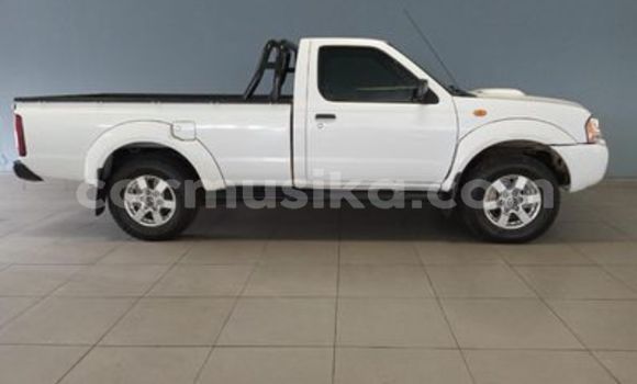 Acheter Occasion Voiture Nissan Hardbody Blanc à Beitbridge, Matabeleland South Acheter Occasion Voiture Nissan Hardbody Blanc à Beitbridge, Matabeleland South