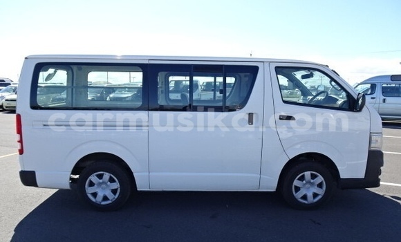 Tenga Tsaru Toyota Hiace Chena Mota in Beitbridge in Matabeleland South Tenga Tsaru Toyota Hiace Chena Mota in Beitbridge in Matabeleland South