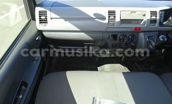 Tenga Tsaru Toyota Hiace Chena Mota in Beitbridge in Matabeleland South Tenga Tsaru Toyota Hiace Chena Mota in Beitbridge in Matabeleland South