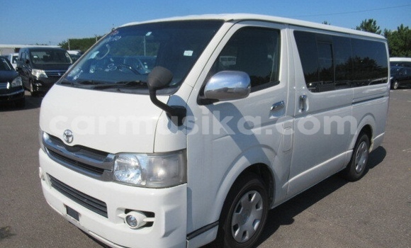 Tenga Tsaru Toyota Hiace Chena Mota in Beitbridge in Matabeleland South