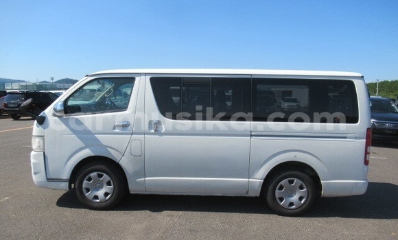 Acheter Occasion Voiture Toyota Hiace Blanc à Beitbridge, Matabeleland South Acheter Occasion Voiture Toyota Hiace Blanc à Beitbridge, Matabeleland South
