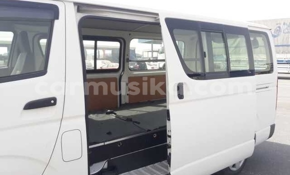 Acheter Occasion Voiture Toyota Hiace Blanc à Beitbridge, Matabeleland South Acheter Occasion Voiture Toyota Hiace Blanc à Beitbridge, Matabeleland South