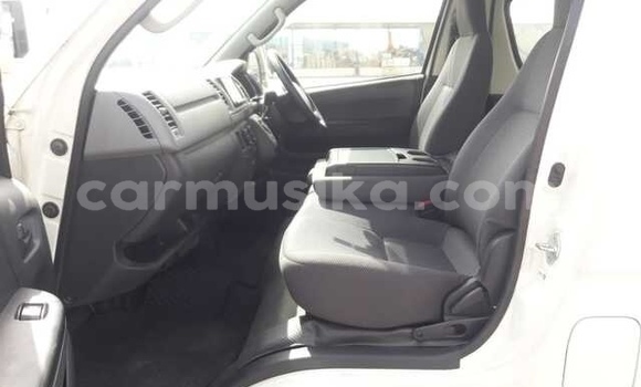 Acheter Occasion Voiture Toyota Hiace Blanc à Beitbridge, Matabeleland South Acheter Occasion Voiture Toyota Hiace Blanc à Beitbridge, Matabeleland South