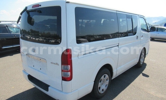 Acheter Occasion Voiture Toyota Hiace Blanc à Beitbridge, Matabeleland South Acheter Occasion Voiture Toyota Hiace Blanc à Beitbridge, Matabeleland South