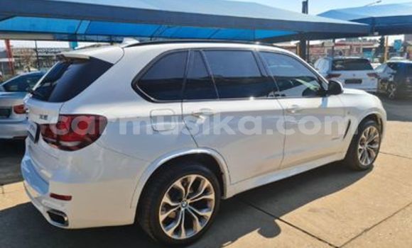 Acheter Occasion Voiture BMW X5 Blanc à Beitbridge, Matabeleland South Acheter Occasion Voiture BMW X5 Blanc à Beitbridge, Matabeleland South