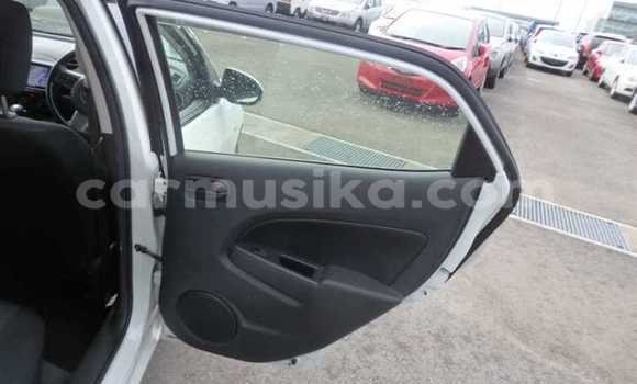 Acheter Occasion Voiture Mazda Demio Blanc à Beitbridge, Matabeleland South Acheter Occasion Voiture Mazda Demio Blanc à Beitbridge, Matabeleland South