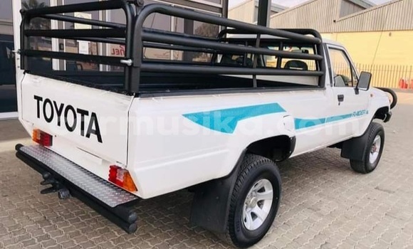 Tenga Tsaru Toyota Hilux Chena Mota in Beitbridge in Matabeleland South Tenga Tsaru Toyota Hilux Chena Mota in Beitbridge in Matabeleland South