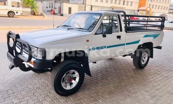 Tenga Tsaru Toyota Hilux Chena Mota in Beitbridge in Matabeleland South Tenga Tsaru Toyota Hilux Chena Mota in Beitbridge in Matabeleland South