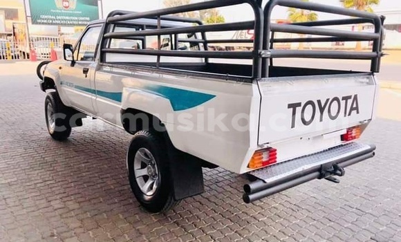 Tenga Tsaru Toyota Hilux Chena Mota in Beitbridge in Matabeleland South Tenga Tsaru Toyota Hilux Chena Mota in Beitbridge in Matabeleland South