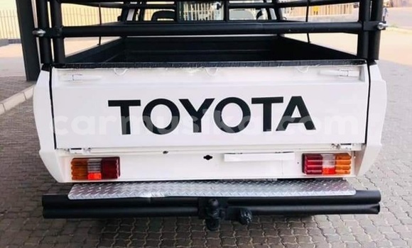 Tenga Tsaru Toyota Hilux Chena Mota in Beitbridge in Matabeleland South Tenga Tsaru Toyota Hilux Chena Mota in Beitbridge in Matabeleland South