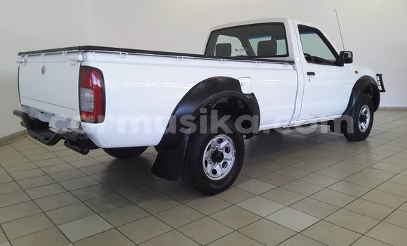 Nunua Ilio tumika Nissan Hardbody Nyeupe Gari ndani ya Alexandra Park nchini Harare Nunua Ilio tumika Nissan Hardbody Nyeupe Gari ndani ya Alexandra Park nchini Harare
