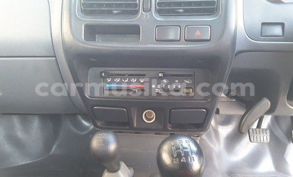 Nunua Ilio tumika Nissan Hardbody Nyeupe Gari ndani ya Alexandra Park nchini Harare Nunua Ilio tumika Nissan Hardbody Nyeupe Gari ndani ya Alexandra Park nchini Harare