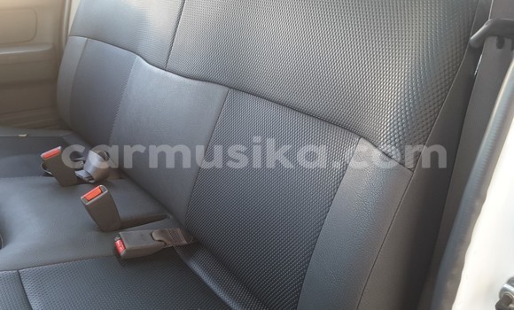 Nunua Ilio tumika Nissan Hardbody Nyeupe Gari ndani ya Alexandra Park nchini Harare Nunua Ilio tumika Nissan Hardbody Nyeupe Gari ndani ya Alexandra Park nchini Harare