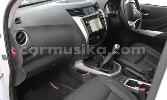 Acheter Occasion Voiture Nissan Navara Blanc à Beitbridge, Matabeleland South Acheter Occasion Voiture Nissan Navara Blanc à Beitbridge, Matabeleland South