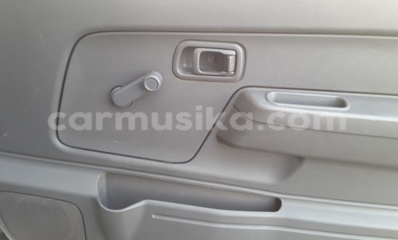 Nunua Ilio tumika Nissan Hardbody Nyeupe Gari ndani ya Alexandra Park nchini Harare Nunua Ilio tumika Nissan Hardbody Nyeupe Gari ndani ya Alexandra Park nchini Harare