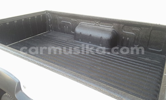 Nunua Ilio tumika Nissan Hardbody Nyeupe Gari ndani ya Alexandra Park nchini Harare Nunua Ilio tumika Nissan Hardbody Nyeupe Gari ndani ya Alexandra Park nchini Harare