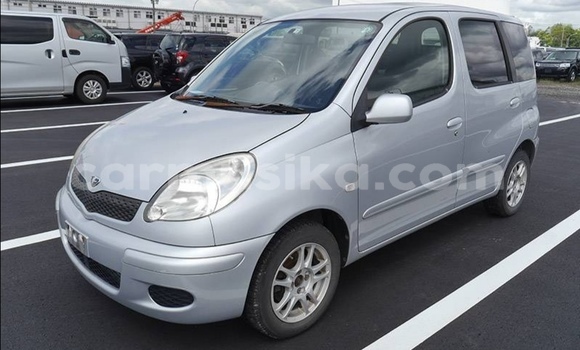 Nunua Ilio tumika Toyota FunCargo Fedha Gari ndani ya Beitbridge nchini Matabeleland Kusini