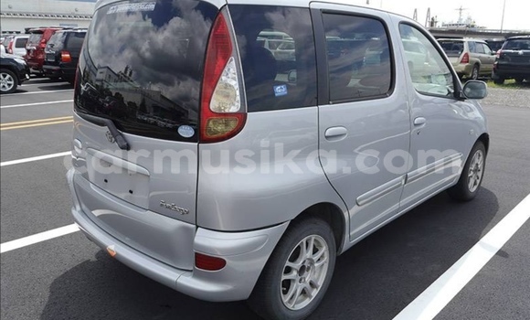 Nunua Ilio tumika Toyota FunCargo Fedha Gari ndani ya Beitbridge nchini Matabeleland Kusini Nunua Ilio tumika Toyota FunCargo Fedha Gari ndani ya Beitbridge nchini Matabeleland Kusini