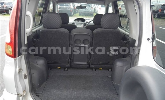 Nunua Ilio tumika Toyota FunCargo Fedha Gari ndani ya Beitbridge nchini Matabeleland Kusini Nunua Ilio tumika Toyota FunCargo Fedha Gari ndani ya Beitbridge nchini Matabeleland Kusini