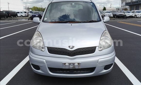 Nunua Ilio tumika Toyota FunCargo Fedha Gari ndani ya Beitbridge nchini Matabeleland Kusini Nunua Ilio tumika Toyota FunCargo Fedha Gari ndani ya Beitbridge nchini Matabeleland Kusini