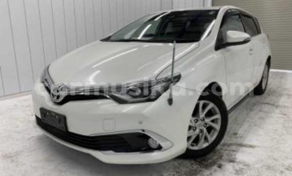 Buy Used Toyota Auris White Car in Beitbridge in Matabeleland South