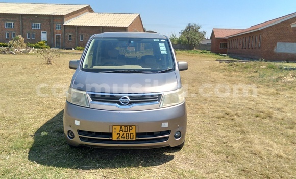 Nunua Ilio tumika Nissan Serena Fedha Gari ndani ya Ruwa nchini Mashonaland East