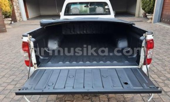 Nunua Ilio tumika Isuzu KB Nyeupe Gari ndani ya Beitbridge nchini Matabeleland Kusini Nunua Ilio tumika Isuzu KB Nyeupe Gari ndani ya Beitbridge nchini Matabeleland Kusini