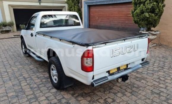 Nunua Ilio tumika Isuzu KB Nyeupe Gari ndani ya Beitbridge nchini Matabeleland Kusini Nunua Ilio tumika Isuzu KB Nyeupe Gari ndani ya Beitbridge nchini Matabeleland Kusini