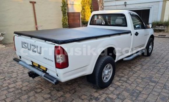 Nunua Ilio tumika Isuzu KB Nyeupe Gari ndani ya Beitbridge nchini Matabeleland Kusini Nunua Ilio tumika Isuzu KB Nyeupe Gari ndani ya Beitbridge nchini Matabeleland Kusini