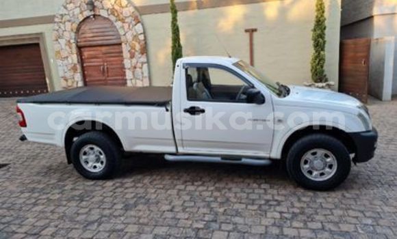 Nunua Ilio tumika Isuzu KB Nyeupe Gari ndani ya Beitbridge nchini Matabeleland Kusini Nunua Ilio tumika Isuzu KB Nyeupe Gari ndani ya Beitbridge nchini Matabeleland Kusini