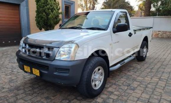 Nunua Ilio tumika Isuzu KB Nyeupe Gari ndani ya Beitbridge nchini Matabeleland Kusini Nunua Ilio tumika Isuzu KB Nyeupe Gari ndani ya Beitbridge nchini Matabeleland Kusini