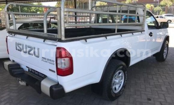 Acheter Occasion Voiture Isuzu KB Blanc à Beitbridge, Matabeleland South Acheter Occasion Voiture Isuzu KB Blanc à Beitbridge, Matabeleland South