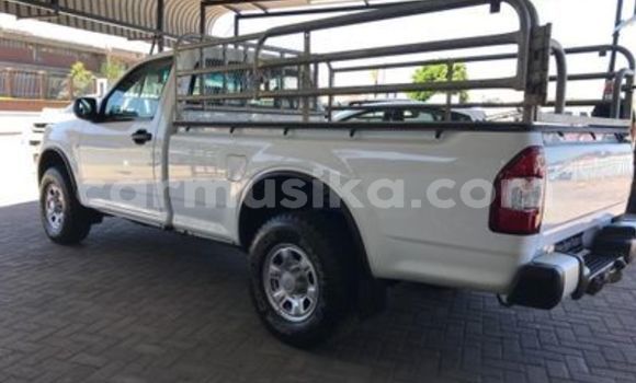 Acheter Occasion Voiture Isuzu KB Blanc à Beitbridge, Matabeleland South Acheter Occasion Voiture Isuzu KB Blanc à Beitbridge, Matabeleland South