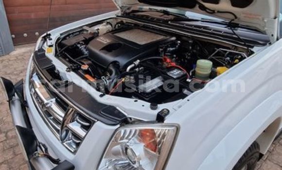 Buy Used Isuzu KB White Car in Beitbridge in Matabeleland South Buy Used Isuzu KB White Car in Beitbridge in Matabeleland South