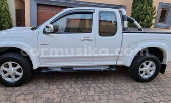 Buy Used Isuzu KB White Car in Beitbridge in Matabeleland South Buy Used Isuzu KB White Car in Beitbridge in Matabeleland South