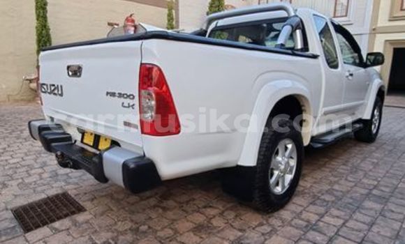 Buy Used Isuzu KB White Car in Beitbridge in Matabeleland South Buy Used Isuzu KB White Car in Beitbridge in Matabeleland South