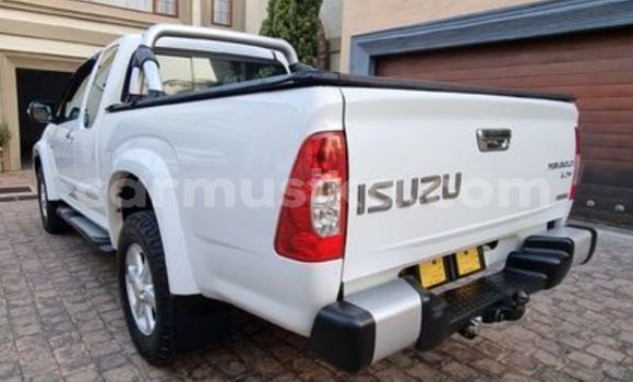 Buy Used Isuzu KB White Car in Beitbridge in Matabeleland South Buy Used Isuzu KB White Car in Beitbridge in Matabeleland South