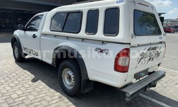 Buy Used Isuzu KB White Car in Beitbridge in Matabeleland South Buy Used Isuzu KB White Car in Beitbridge in Matabeleland South