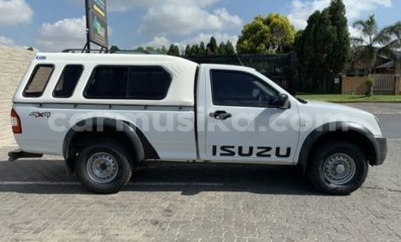 Buy Used Isuzu KB White Car in Beitbridge in Matabeleland South Buy Used Isuzu KB White Car in Beitbridge in Matabeleland South