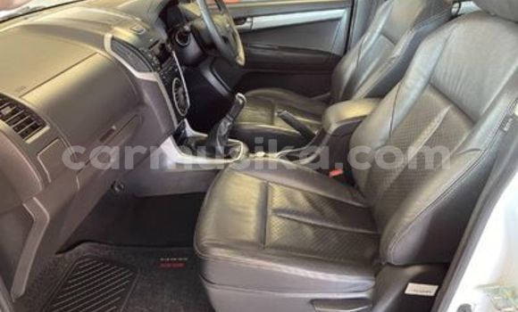 Buy Used Isuzu KB White Car in Beitbridge in Matabeleland South Buy Used Isuzu KB White Car in Beitbridge in Matabeleland South